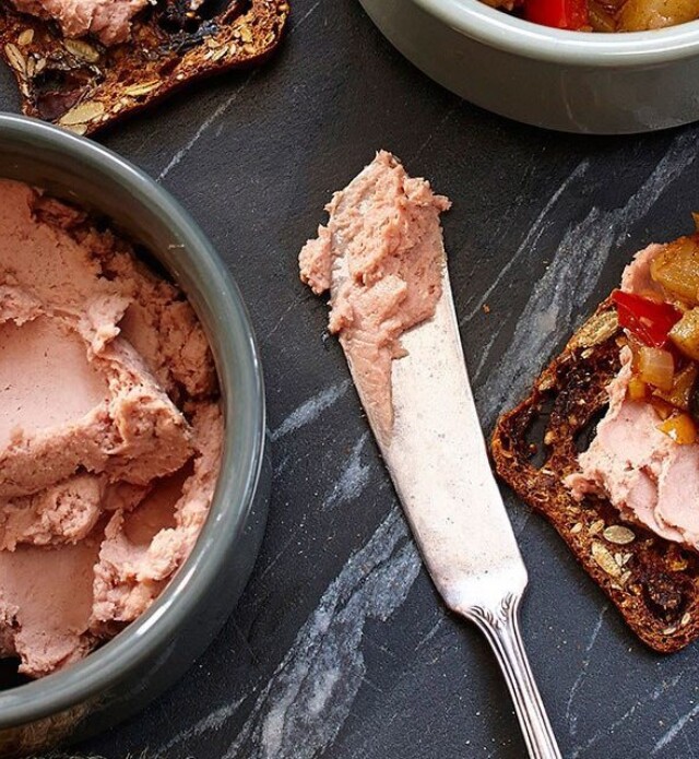 Liverwurst spread with pear chutney canapes