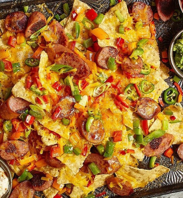 Nachos with Grillwurst sausage