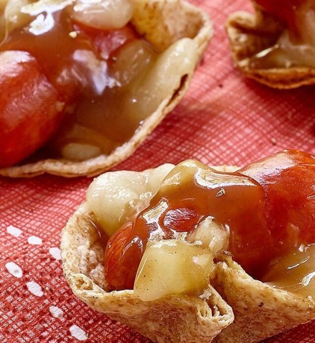 Pepperoni, cheese and gravy on tortilla chips