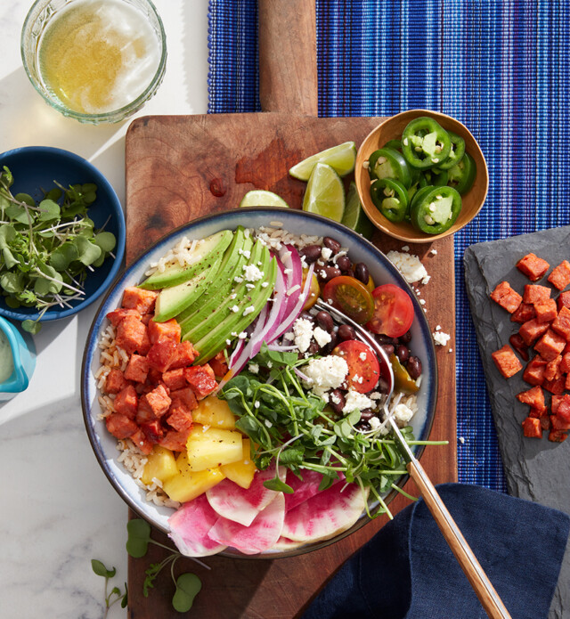 Rice bowl made with chorizo toppings